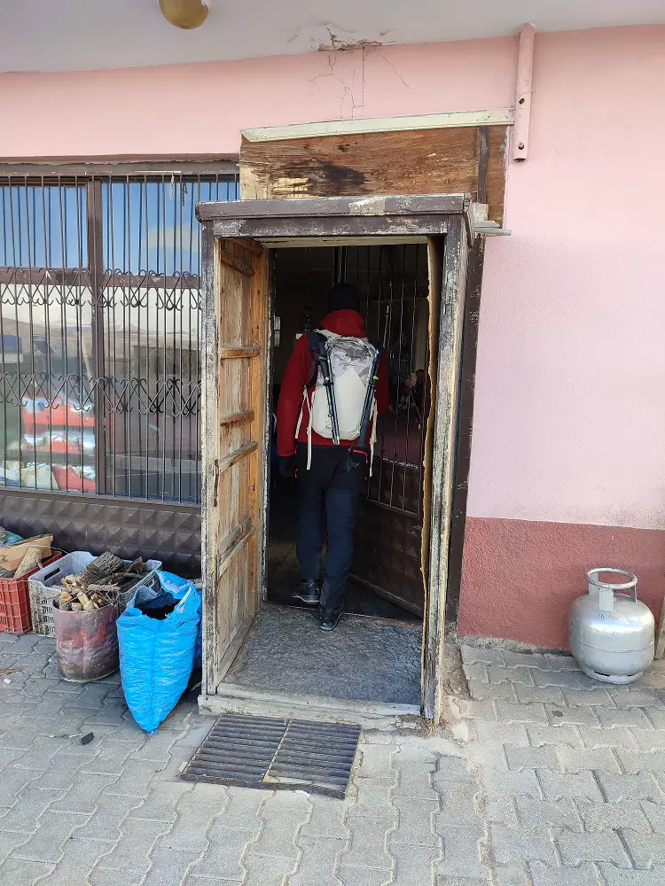 entrée dans le café, kahve, du village de Elekgelu en Turquie