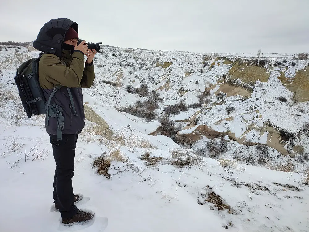 Loury CAVALIE photographe professionnel outdoor avec capuche overcap en cappadoce Turquie