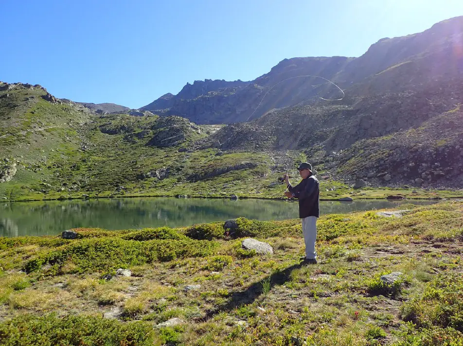 pêche à la mouche dans les lacs d'altitude des Hautes-Alpes