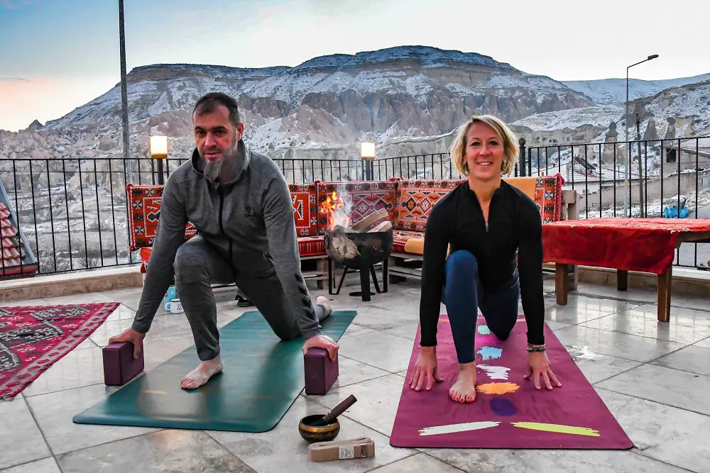 Posture de Yoga avec fente avant ou Forward lunge pose