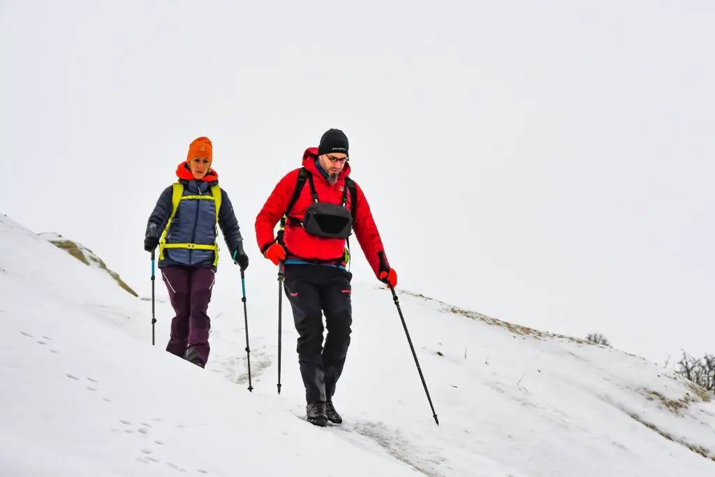 rando dans la neige en hiver en Cappadoce dans la vallée blanche