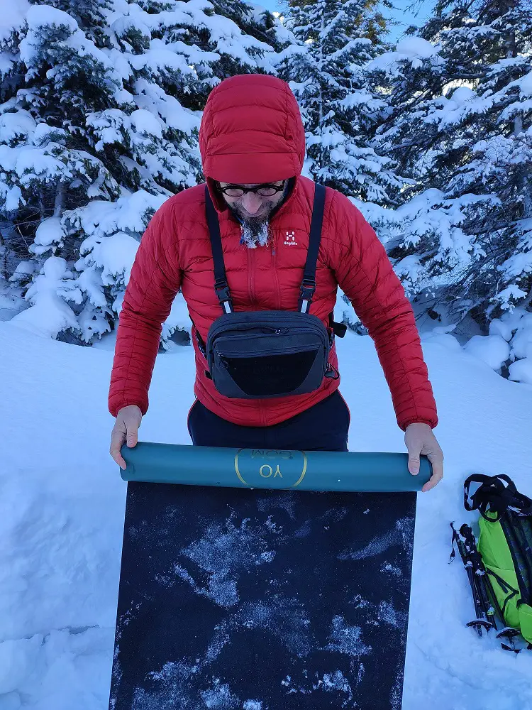 rangement du tapis Yogom utilisé comme tapis isolant au froid