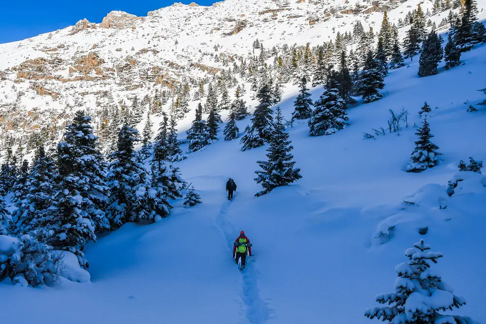 raquettes à neige dans les montagnes du Mont Taurus en Turquie