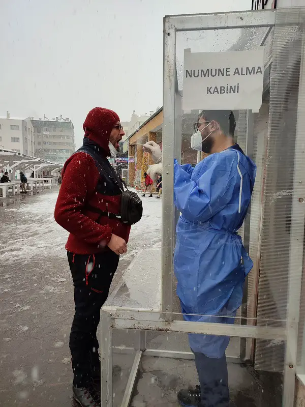 Test PCR de Michael en Turquie à la ville de Nigde