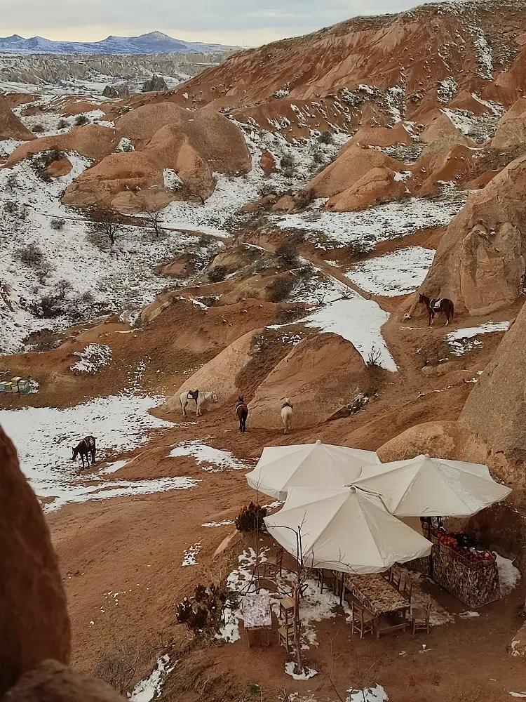 vue depuis le monastère Haçlı kilise  à çavusin en Cappadoce