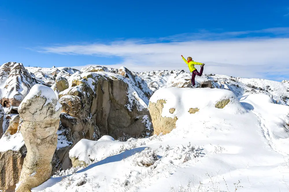 Yoga au pied de Gomeda Vadisi en Cappadoce