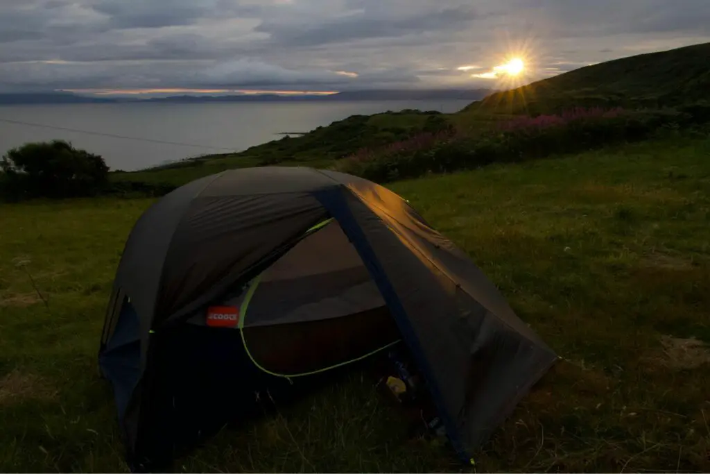 Bivouac au sud de l'île d'Arran durant mon voyage à vélo