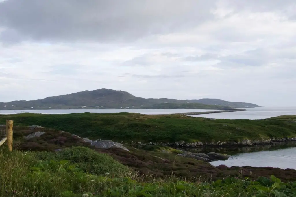 Le causeway entre Eriskay et South Uist