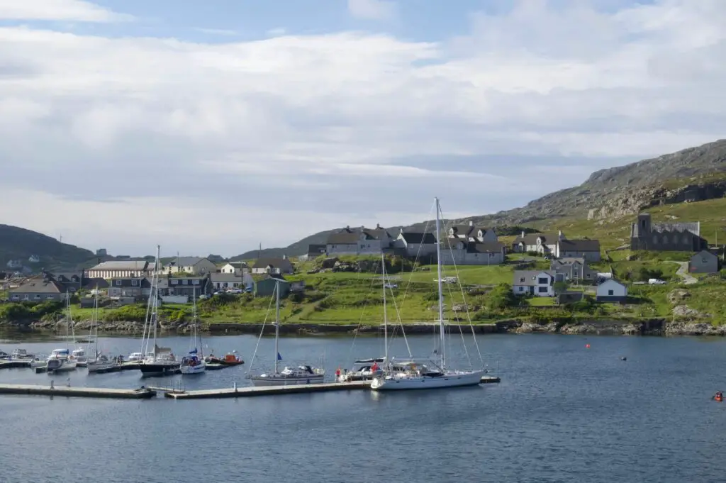 Le port de l'île de Barra des Hébrides Extérieures en Ecosse