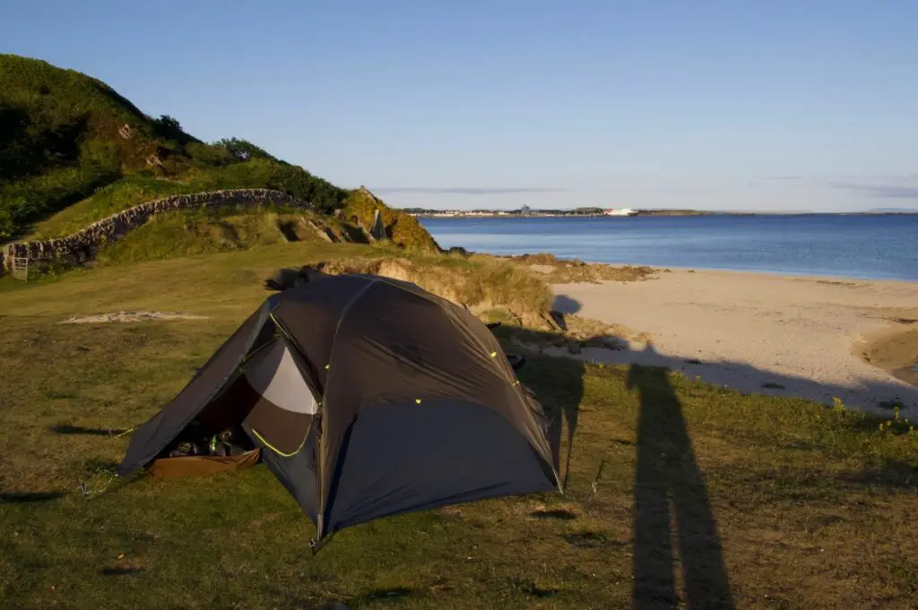 Bivouac à Islay en bord de mer étape de mon trip bikepacking