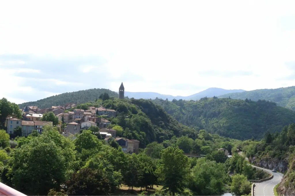 Le village d'Olargues vu depuis la Passa Pais