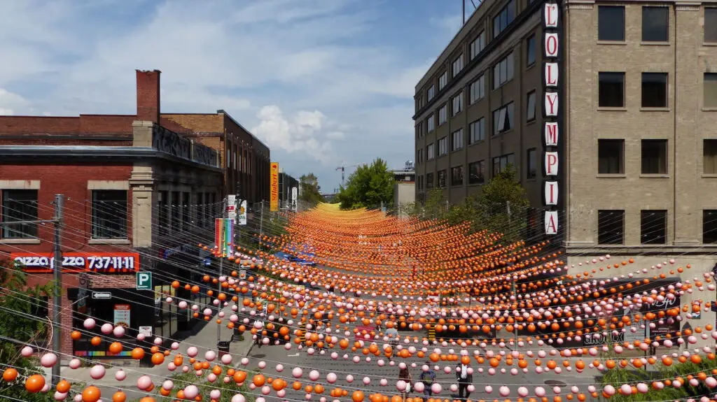 Le Village, quartier gay de Montréal, étape lors d'un Voyage au Canada