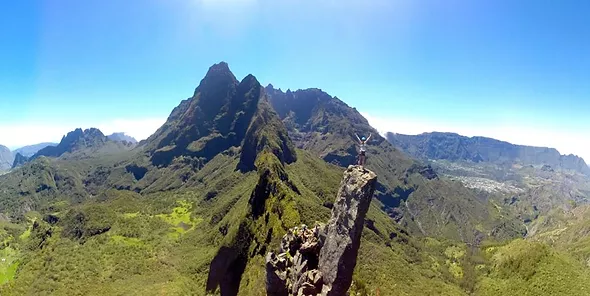 Randonnée à la réunion  à la crête des 3 Salazes 