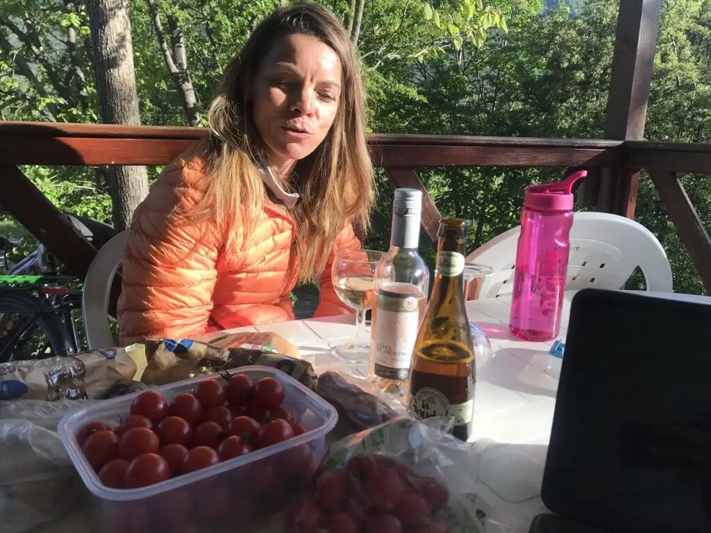 Apéro au camping de la gautière après une belle journée de vélo autour du Mont Ventoux