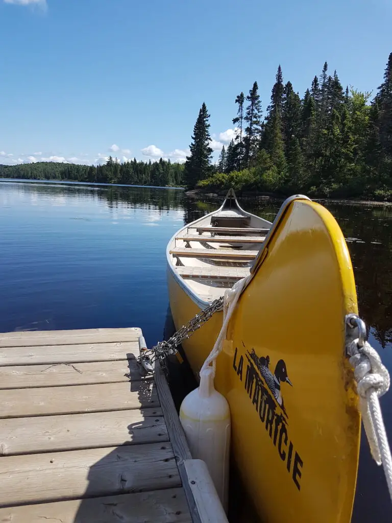 Canoé sur la lac saint edouard lors d'un Voyage au Canada