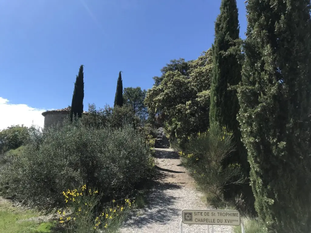 chapelle de Saint Trophime à côté de la falaise de Saint Julien à Buis-les-Baronnies