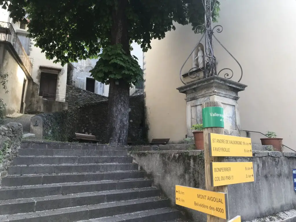 Départ des 4000 marches sur le Parvis de l'église de Valleraugue