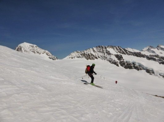 Descente du Rottalsattel en ski de randonnée dans l'Oberland