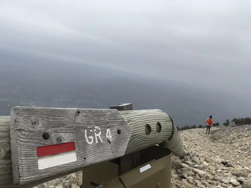 Descente du sommet du Mont Ventoux par le GR4