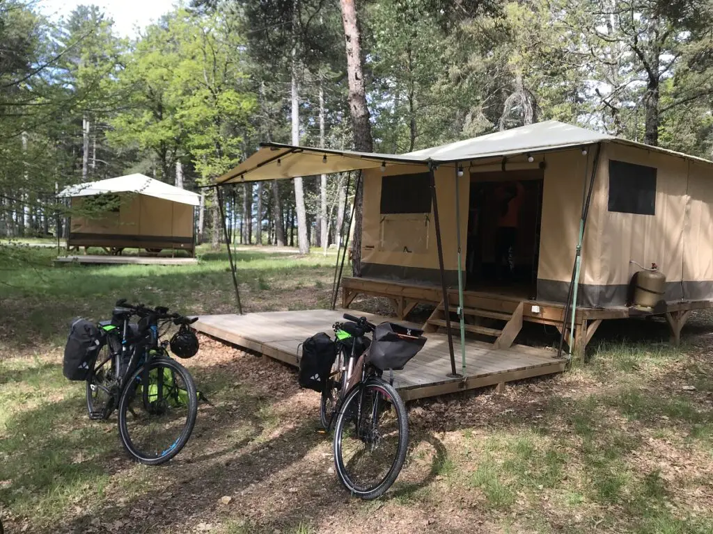 Hébergement en tente au camping de Sault