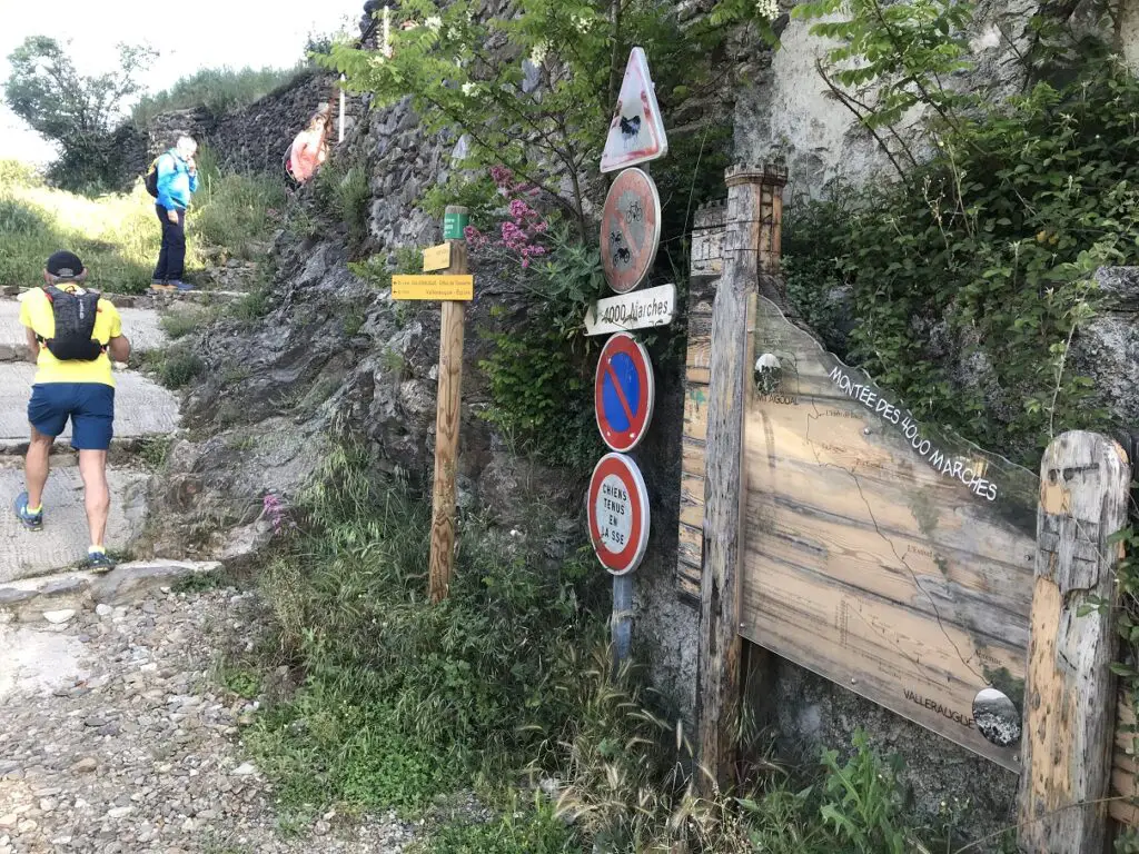 La montée des 4000 marches jusqu'a la station météo de l'Aigoual