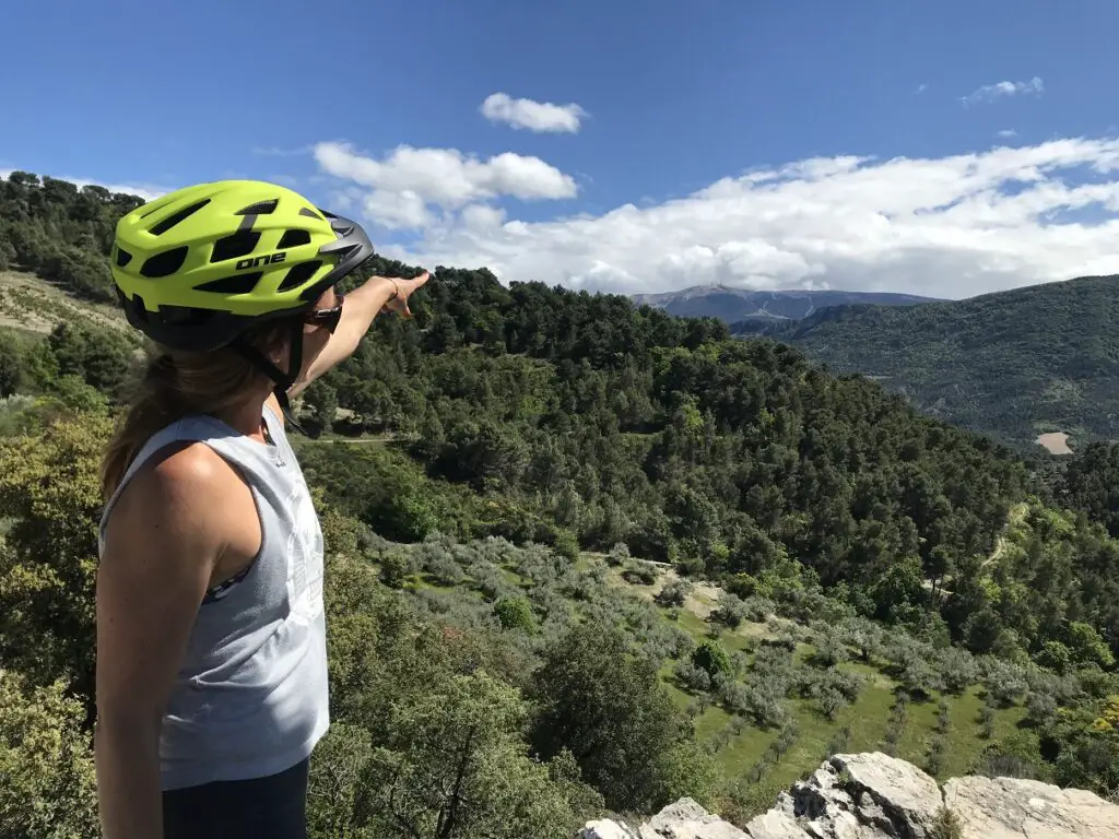 Le sommet du Mont Ventoux vu depuis la chapelle Tromphime au pied de Buis les Baronnies