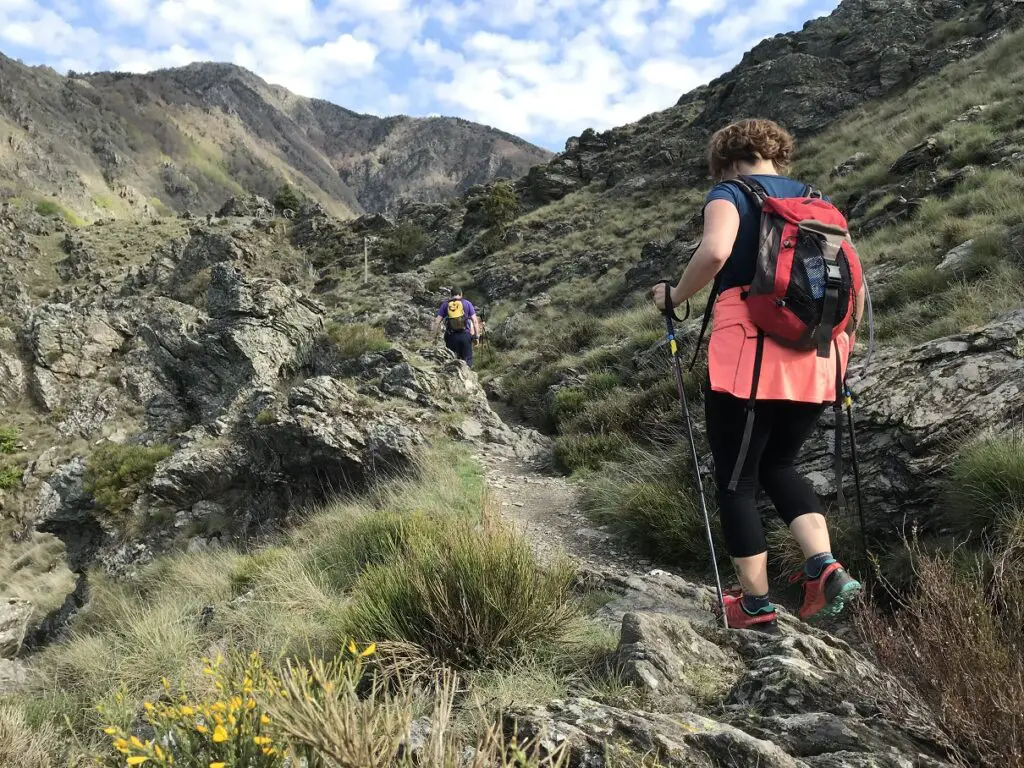 marche sur le sentier des 4000 marches dans le parc des cevennes