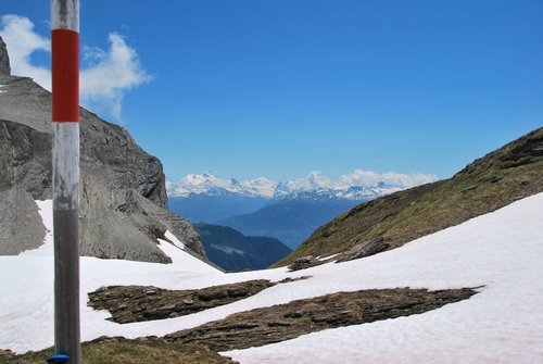 neige sur les chemins de la via alpina