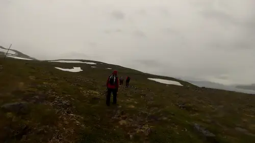 notre trek pour aller dormir dans un endroit sec à Hesteyri en Islande