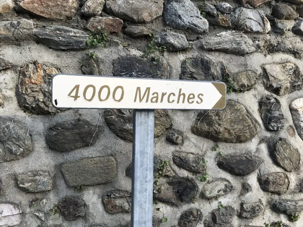 Panneau des 4000 marches pour atteindre le sommet de l'aigoual