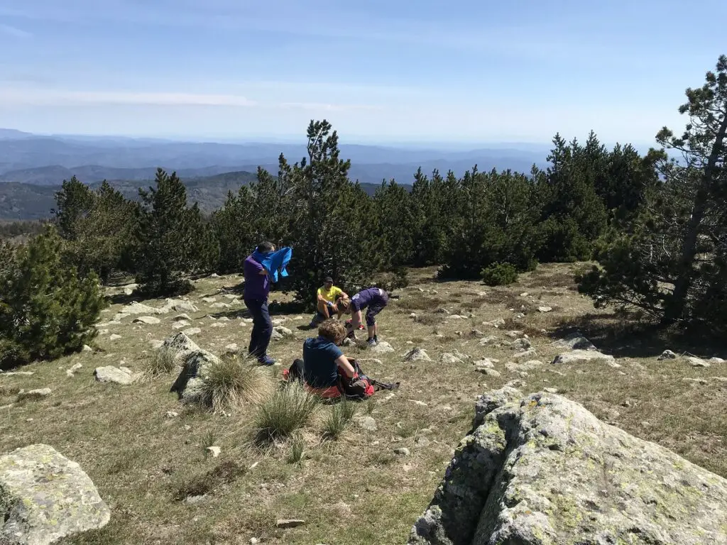 Pause repas à l'abri du vent au Mont Aigoual