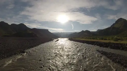 Paysage de Þórsmörk avec un rivière en Islande