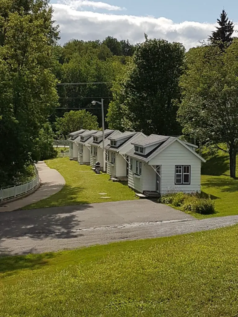 Petites cabanes à la maison Bellemare