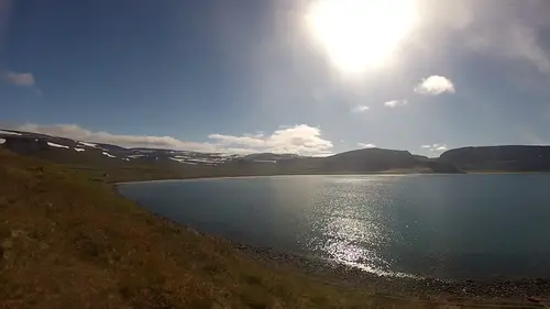 Plage sur la baie d'Adalvik en Islande