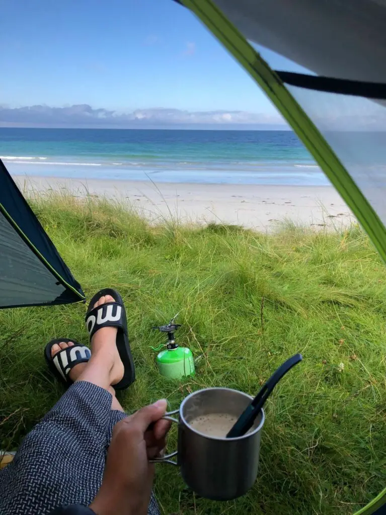 Réchaud optimus en bivouac sur l'île de South Uist en ecosse