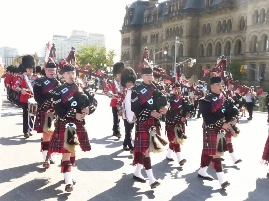 Relève de la garde à Ottawa lors d'un road trip au Canada