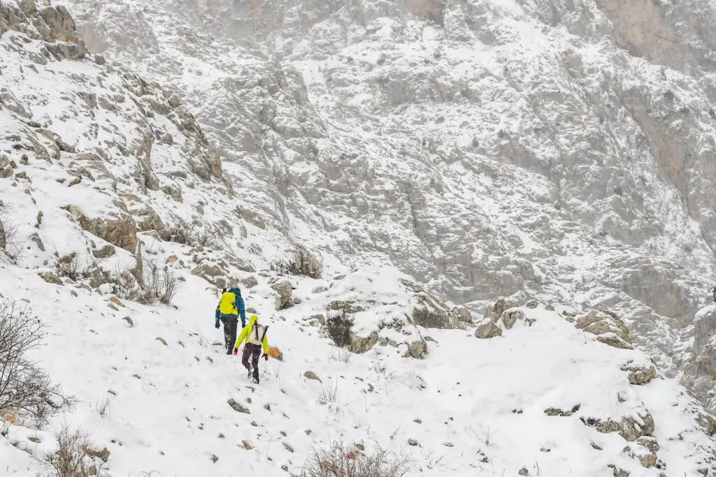 Test de la veste trangoworld sous la neige en hiver en Turquie au Mont Taurus