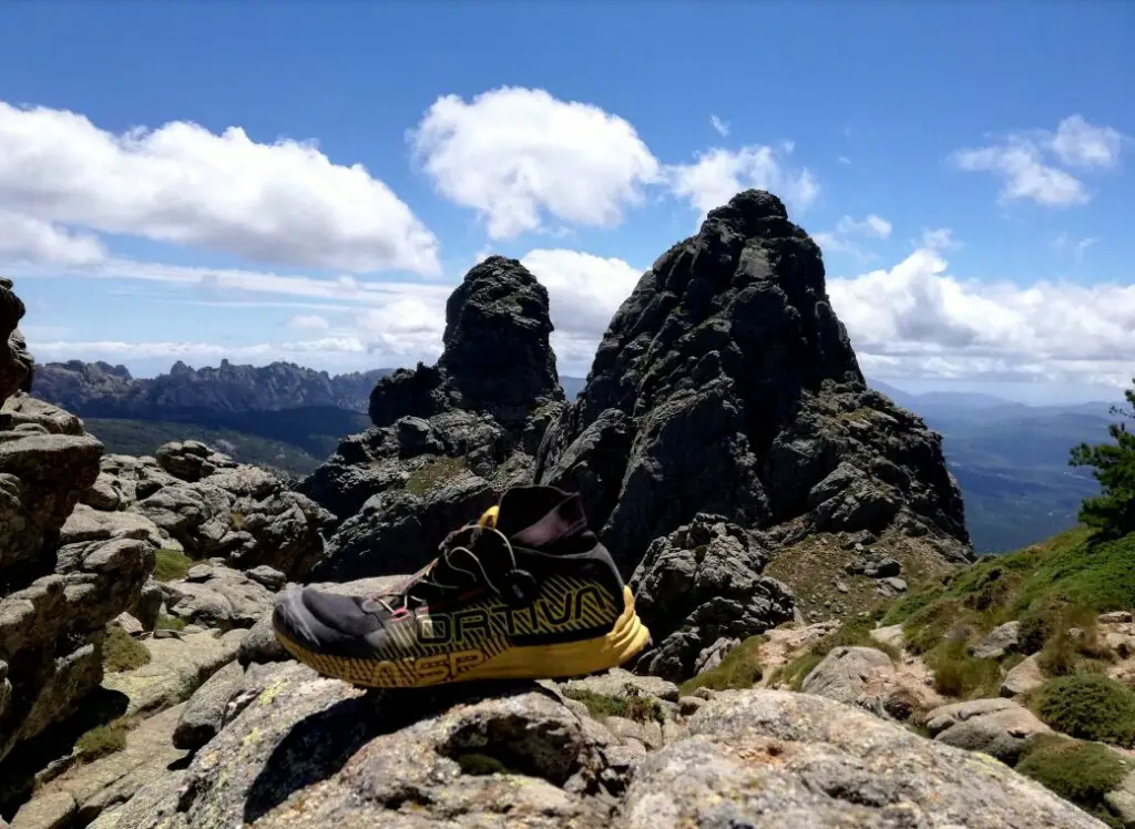 Test du Boa Fit System sur les Aiguilles de Bavella vues du GR 20