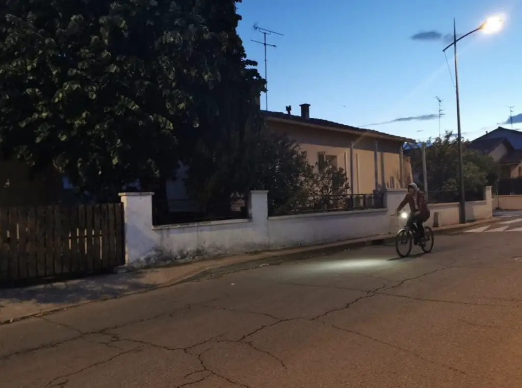 Utilisation de la lambe Piom 2 de Go'Lum comme feu avant sur un vélo