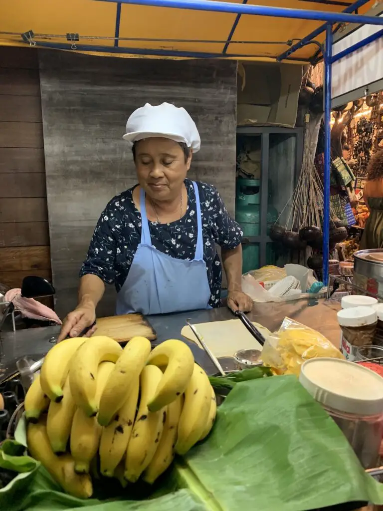  vendeuse de street food à Fisherman's village à Koh samui en Thailande