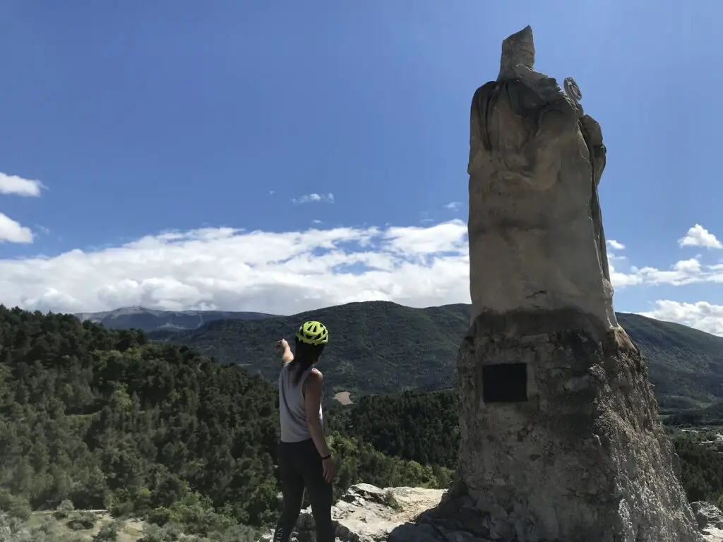 Vue sur le Mont Ventoux depuis la chapelle de Saint Trophime