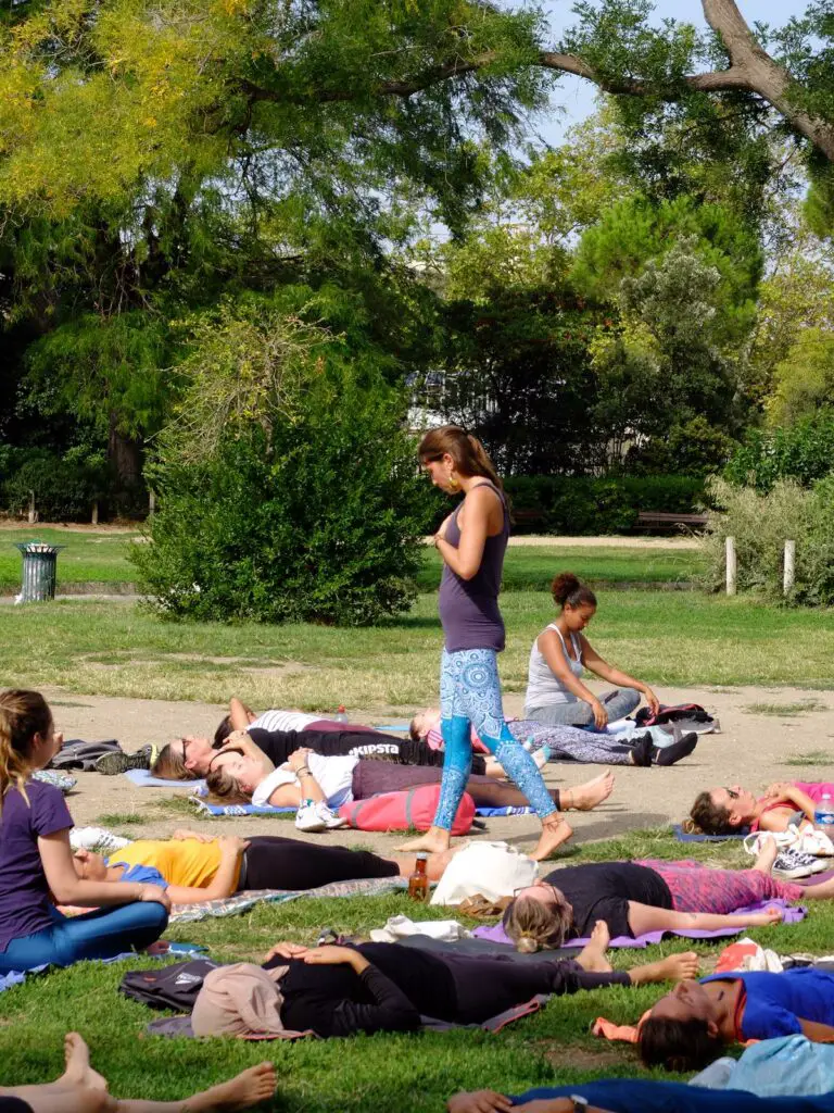 cours au Palais Longchamp à Marseille par yoga nomade