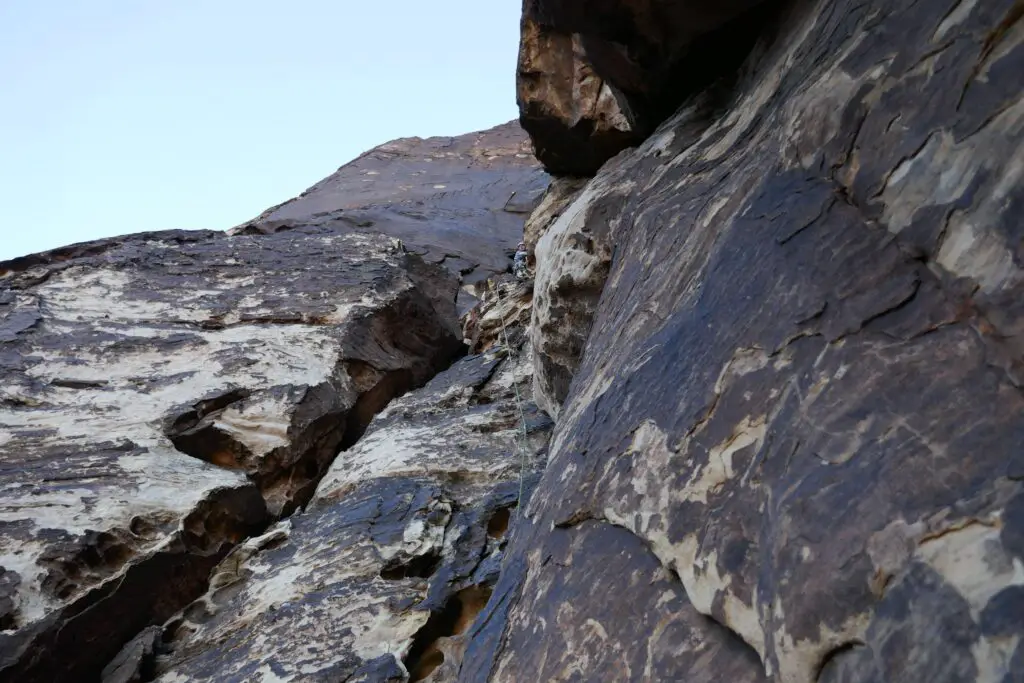 Dans Cookie Monster, une belle voie abordable sur coinceurs à Red Rocks