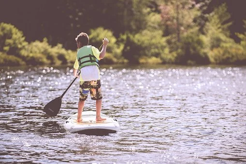 Le paddle, activité faisant partie des meilleures activités outdoor en Occitanie