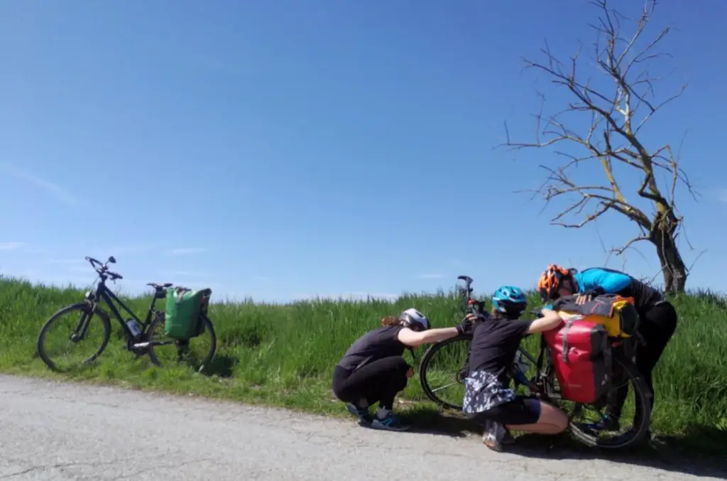 réparations lors dun voyage en vélo en toscane