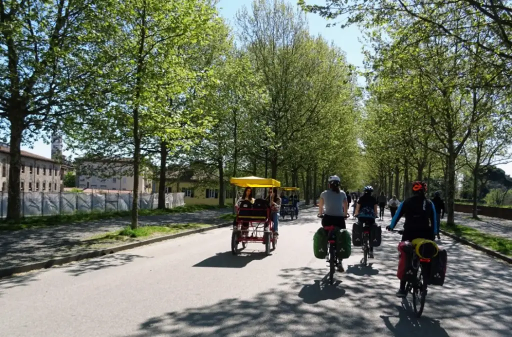 tour des remparts de Lucca en vélo