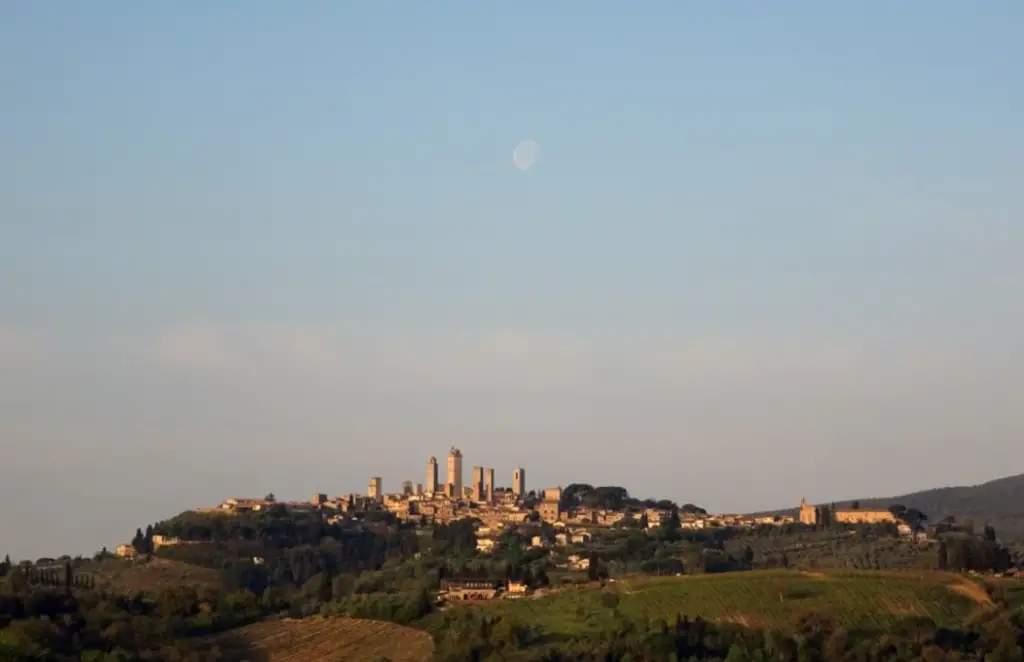 vue sur san minato pendant un ovyage à vélo en italie