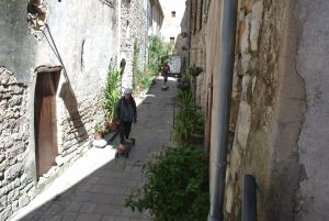 découverte du skate électrique dans des rues pavées en occitanie