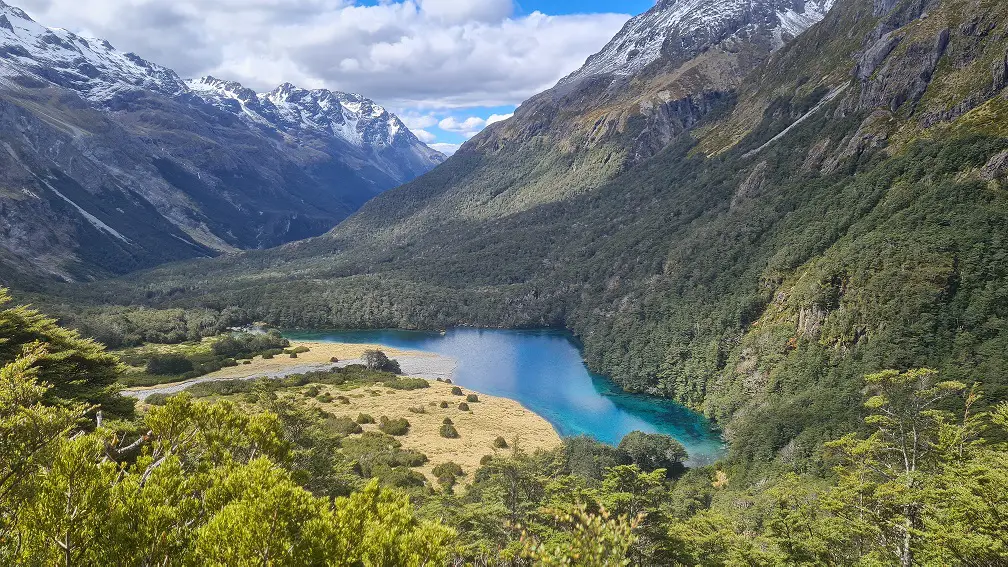 Blue Lake lac de montagne de nouvelle -Zélande le plus clair du monde