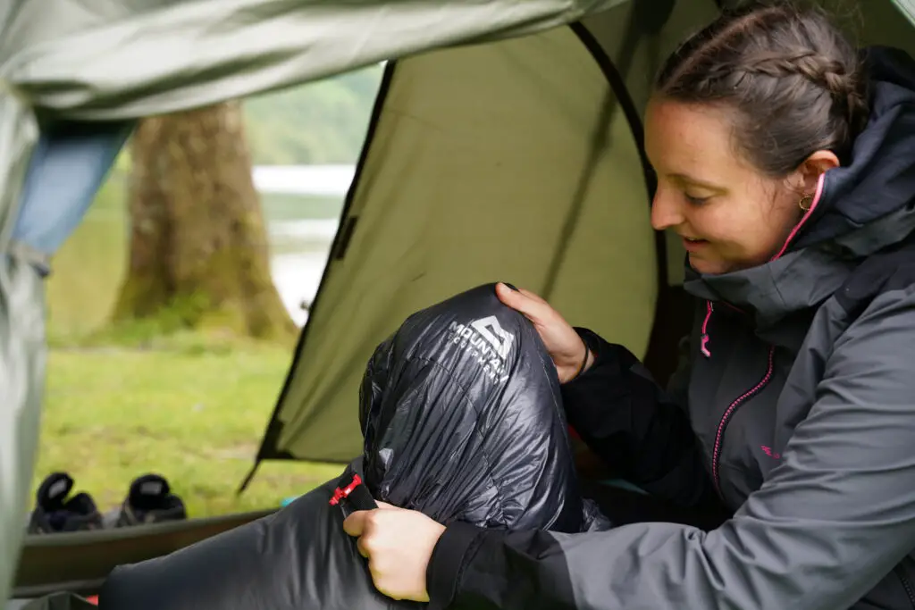 Justine avec le duvet Mountain Equipment Firelite